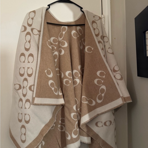 Coach Signature Poncho - Picture 4 of 5